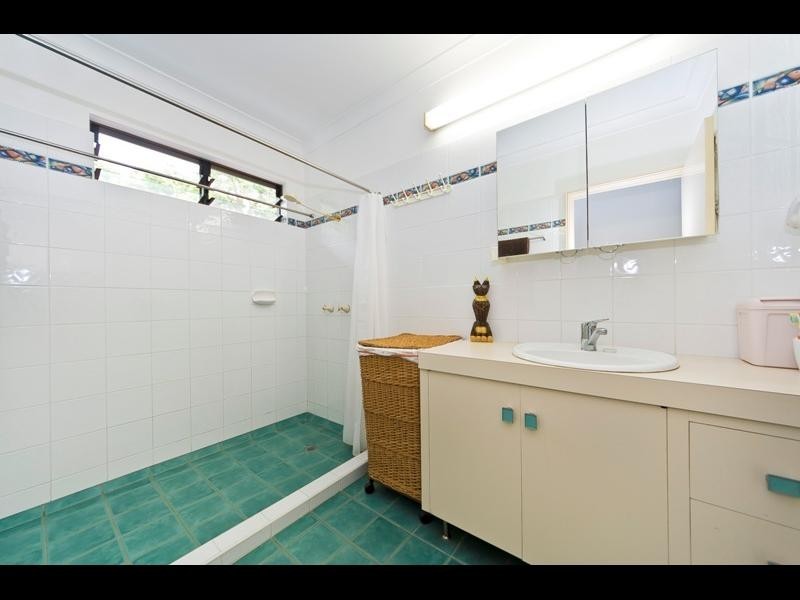 16 Caesar Close, Mooroobool QLD 4870