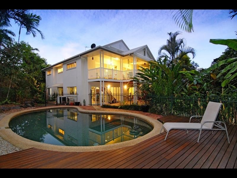 9 Cambanora Place, Mooroobool QLD 4870