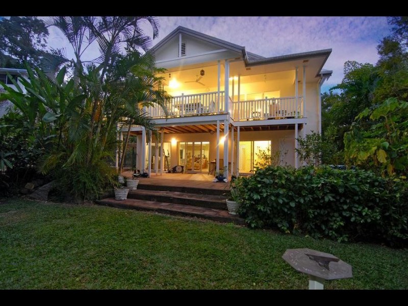 9 Cambanora Place, Mooroobool QLD 4870