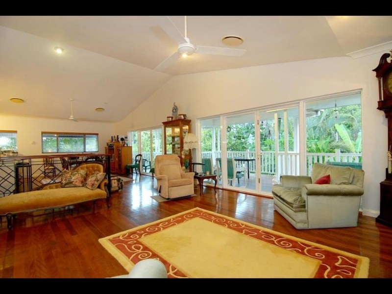 9 Cambanora Place, Mooroobool QLD 4870