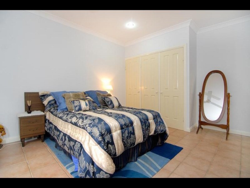 9 Cambanora Place, Mooroobool QLD 4870