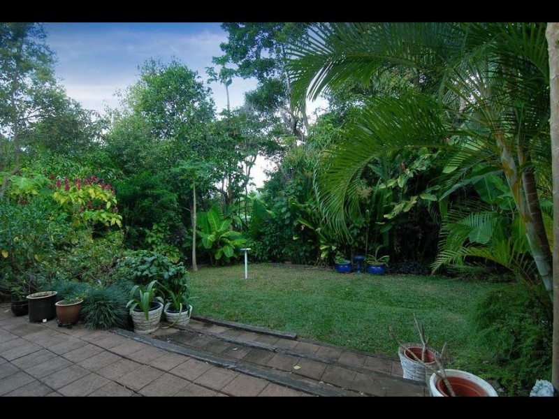 9 Cambanora Place, Mooroobool QLD 4870