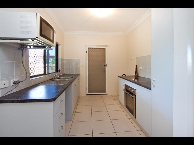 108 Callaghan Street, Mooroobool QLD 4870