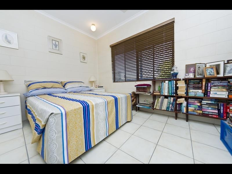 1/2 Briggs Close, Whitfield QLD 4870