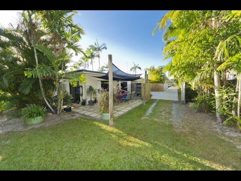2/2 Briggs Close, Whitfield QLD 4870