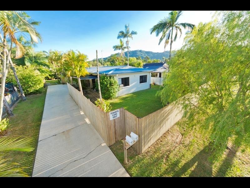 2/2 Briggs Close, Whitfield QLD 4870