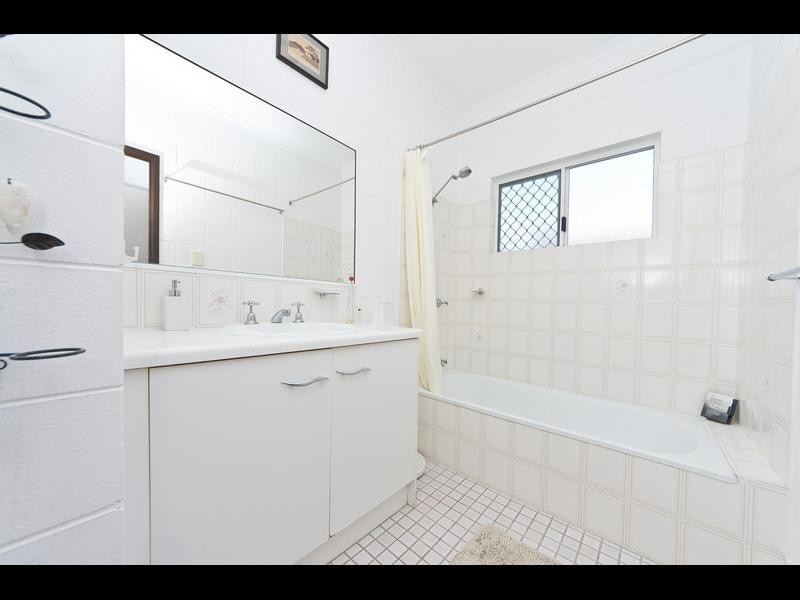 1/5 Marino Street, Whitfield QLD 4870