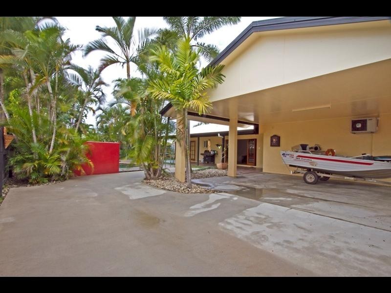 18 Corella Street, Kamerunga QLD 4870
