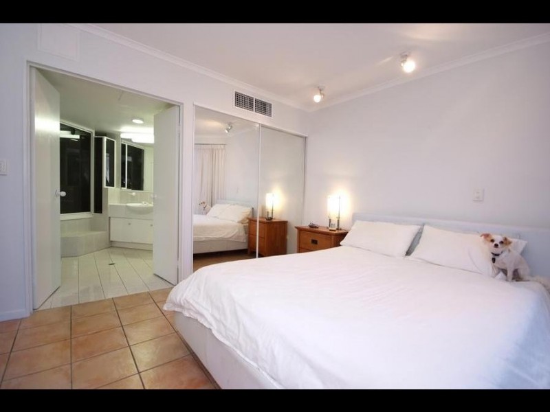 2/279 Esplanade, Cairns QLD 4870