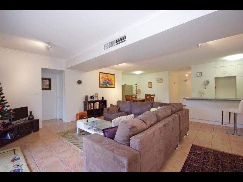 2/279 Esplanade, Cairns QLD 4870