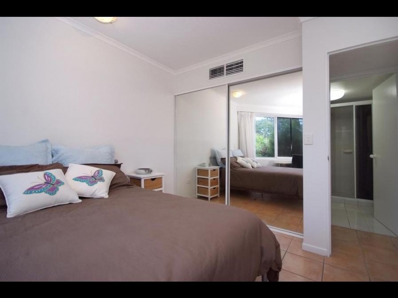 2/279 Esplanade, Cairns QLD 4870