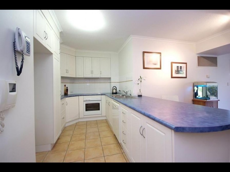 2/279 Esplanade, Cairns QLD 4870