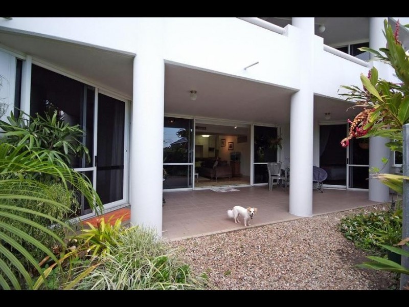 2/279 Esplanade, Cairns QLD 4870