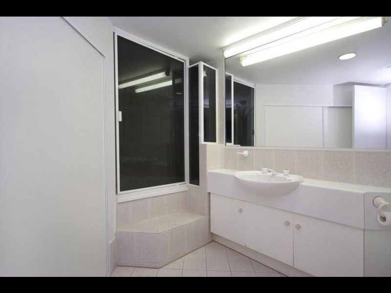 2/279 Esplanade, Cairns QLD 4870
