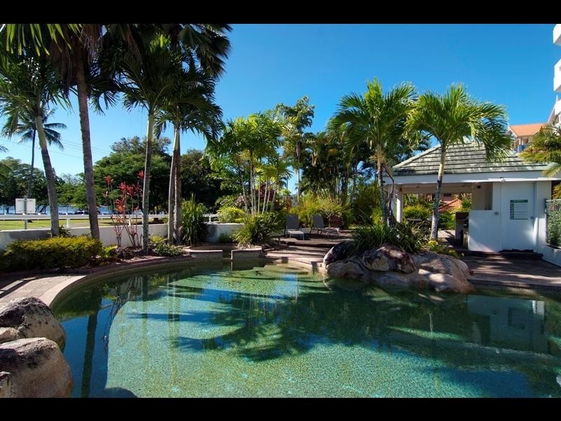 2/279 Esplanade, Cairns QLD 4870