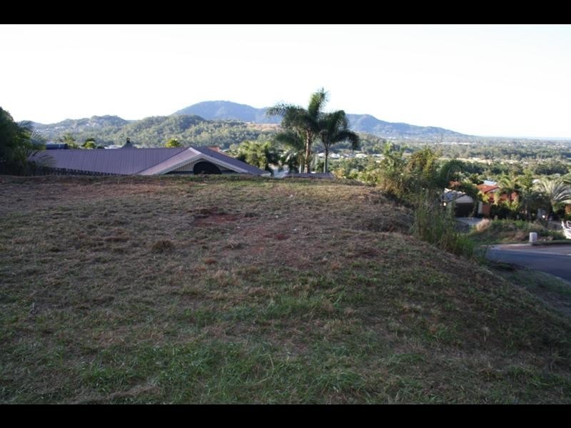 7 Caleb Court, Mooroobool QLD 4870