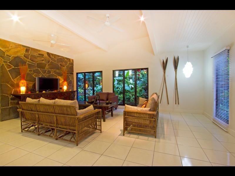 66 Hutchinson Street, Whitfield QLD 4870
