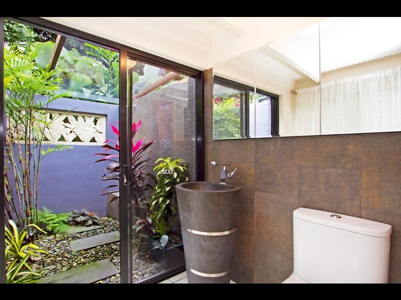 66 Hutchinson Street, Whitfield QLD 4870