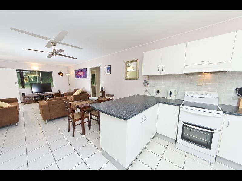 2/82 Birch Street, Manunda QLD 4870