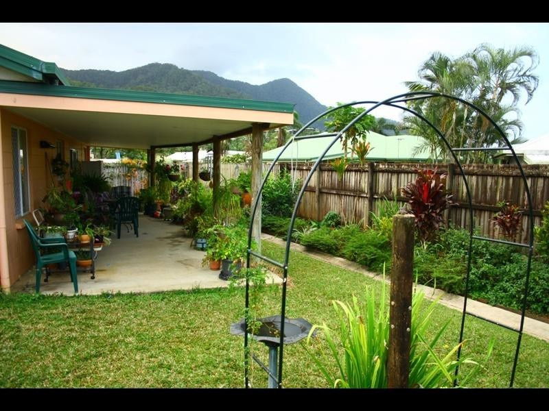 2/8  Cintra Street, Bentley Park QLD 4869