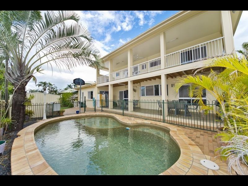 30 Southerden Drive, Mooroobool QLD 4870