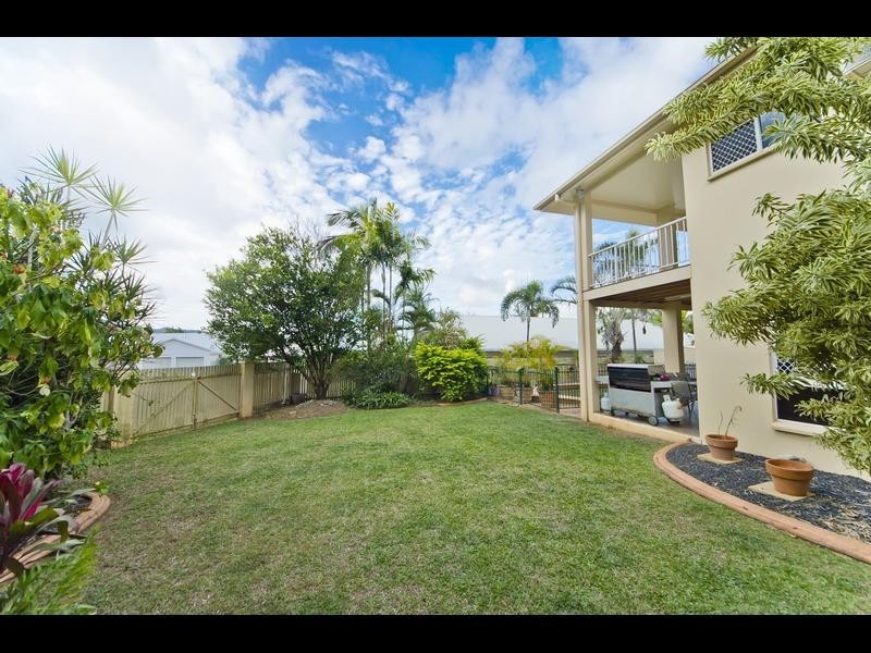 30 Southerden Drive, Mooroobool QLD 4870