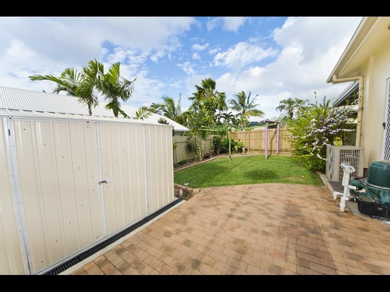 30 Southerden Drive, Mooroobool QLD 4870