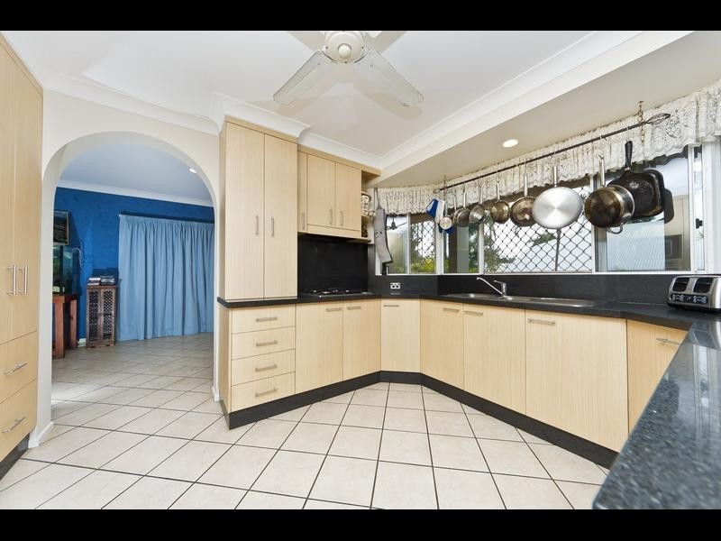 30 Southerden Drive, Mooroobool QLD 4870