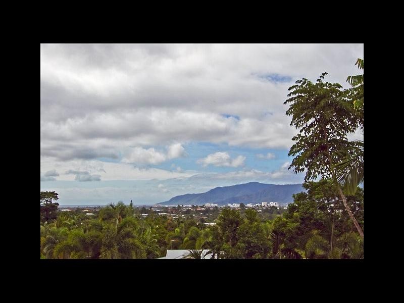 2 Juno Close, Mooroobool QLD 4870