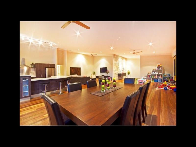 2 Juno Close, Mooroobool QLD 4870