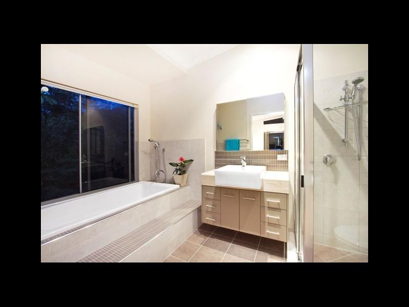 2 Juno Close, Mooroobool QLD 4870