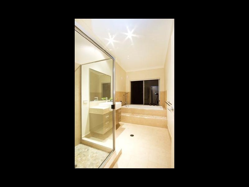 2 Juno Close, Mooroobool QLD 4870