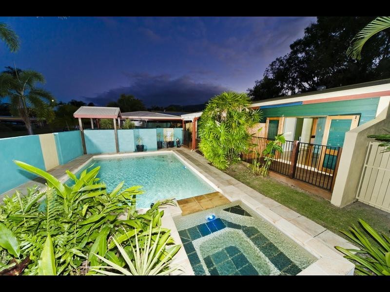 27 Pepperina Street, Mooroobool QLD 4870