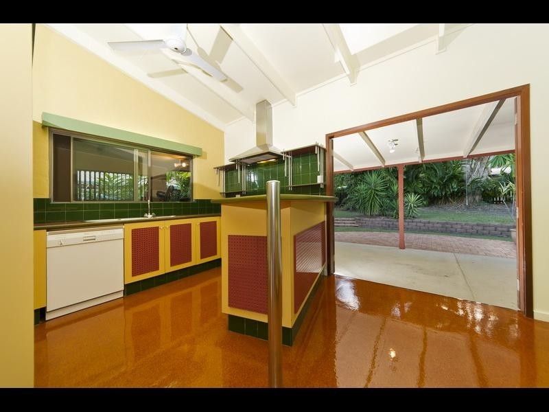 27 Pepperina Street, Mooroobool QLD 4870