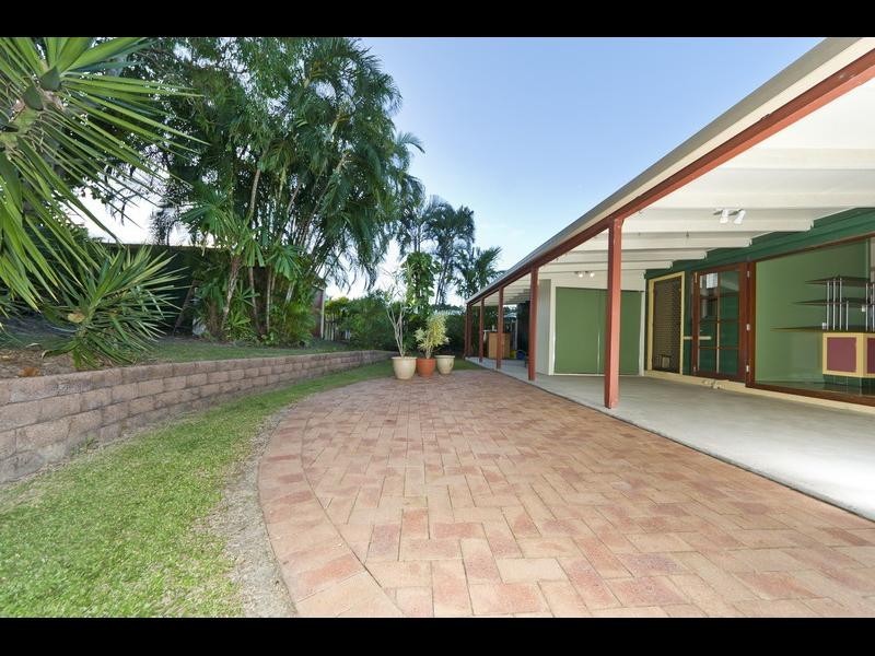 27 Pepperina Street, Mooroobool QLD 4870