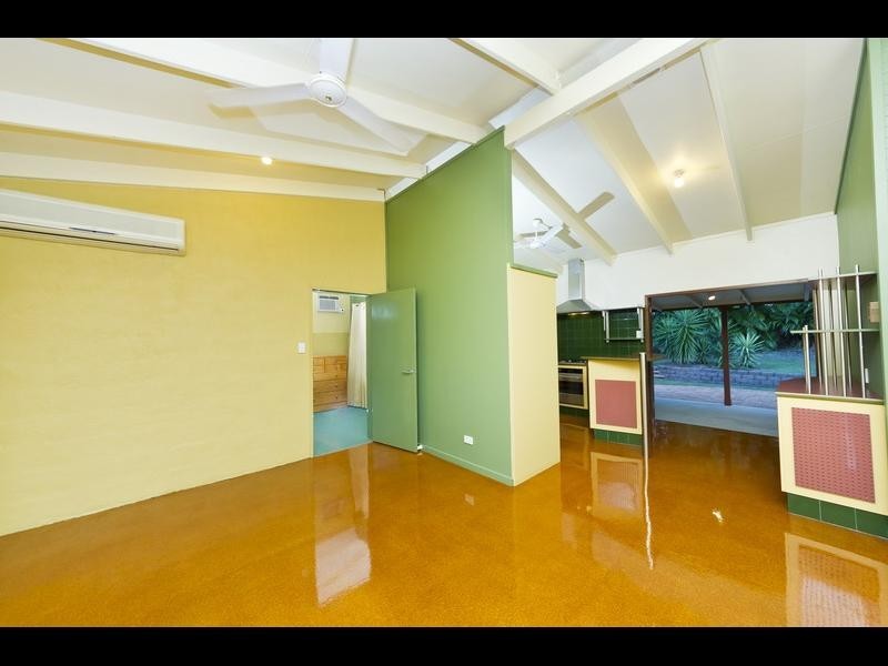 27 Pepperina Street, Mooroobool QLD 4870