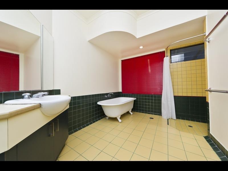 27 Pepperina Street, Mooroobool QLD 4870