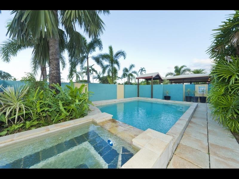 27 Pepperina Street, Mooroobool QLD 4870