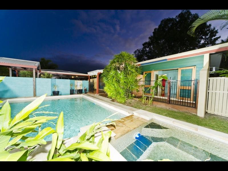 27 Pepperina Street, Mooroobool QLD 4870
