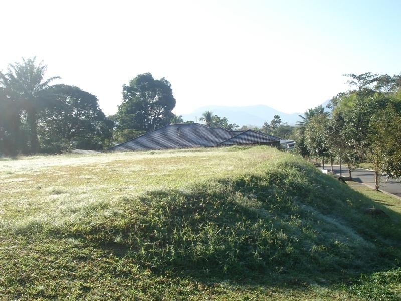 10 Bel-Air Drive, Whitfield QLD 4870