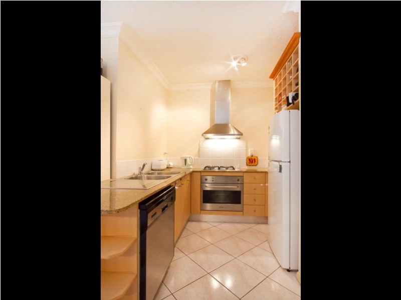 1611/2 Greenslopes Street, Cairns North QLD 4870