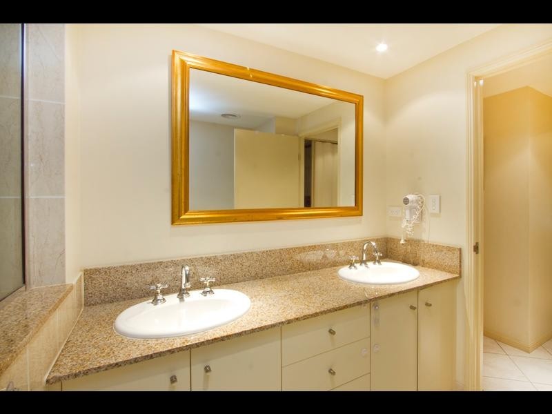1611/2 Greenslopes Street, Cairns North QLD 4870