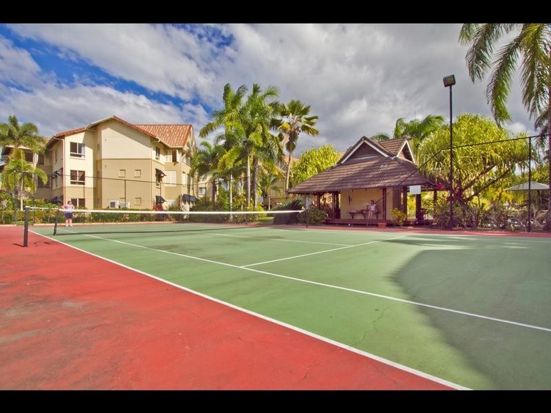 1611/2 Greenslopes Street, Cairns North QLD 4870