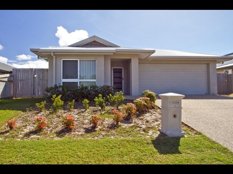 6 Moojeeba Way, Trinity Park QLD 4879