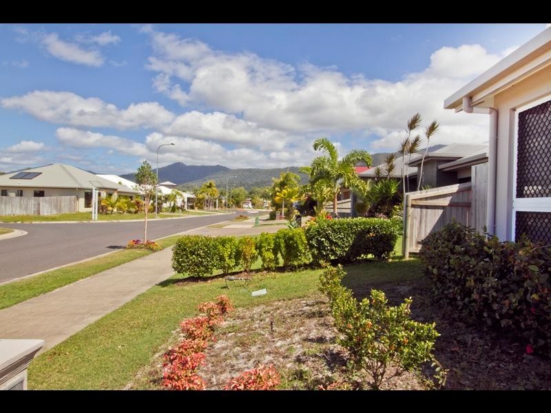 6 Moojeeba Way, Trinity Park QLD 4879