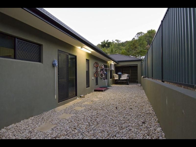 6 Bel-Air Drive, Whitfield QLD 4870