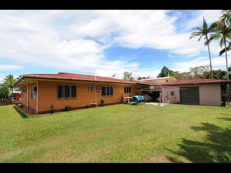 7 Carnation Drive, Mooroobool QLD 4870