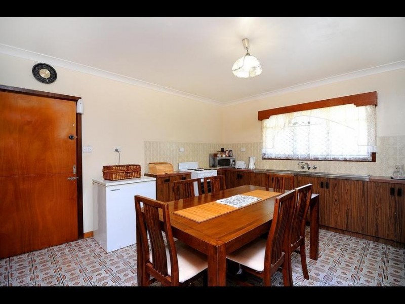 7 Carnation Drive, Mooroobool QLD 4870