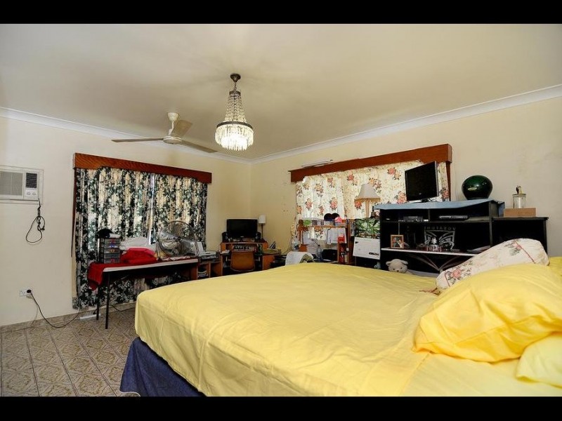 7 Carnation Drive, Mooroobool QLD 4870