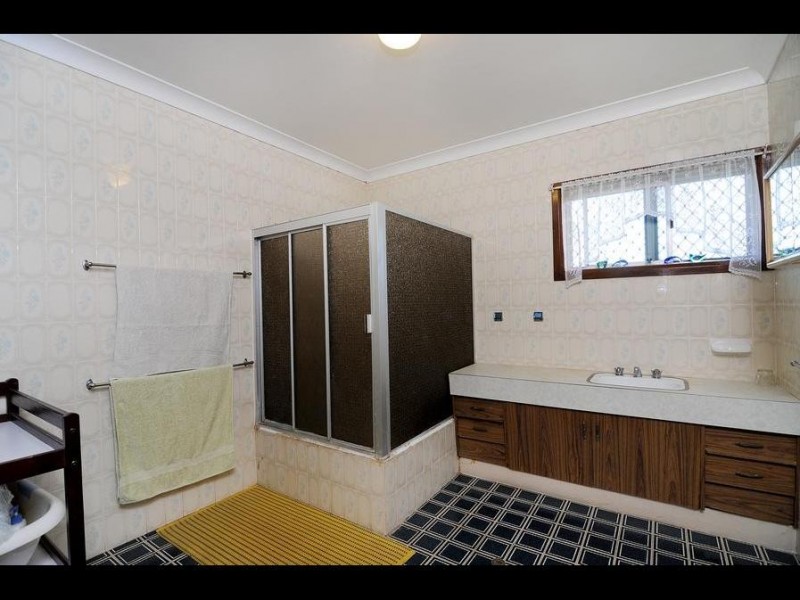 7 Carnation Drive, Mooroobool QLD 4870